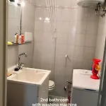 Free Parking And Air Conditioner Apartamento