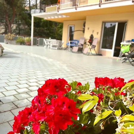 Free Parking And Air Conditioner Апартаменти Санремо